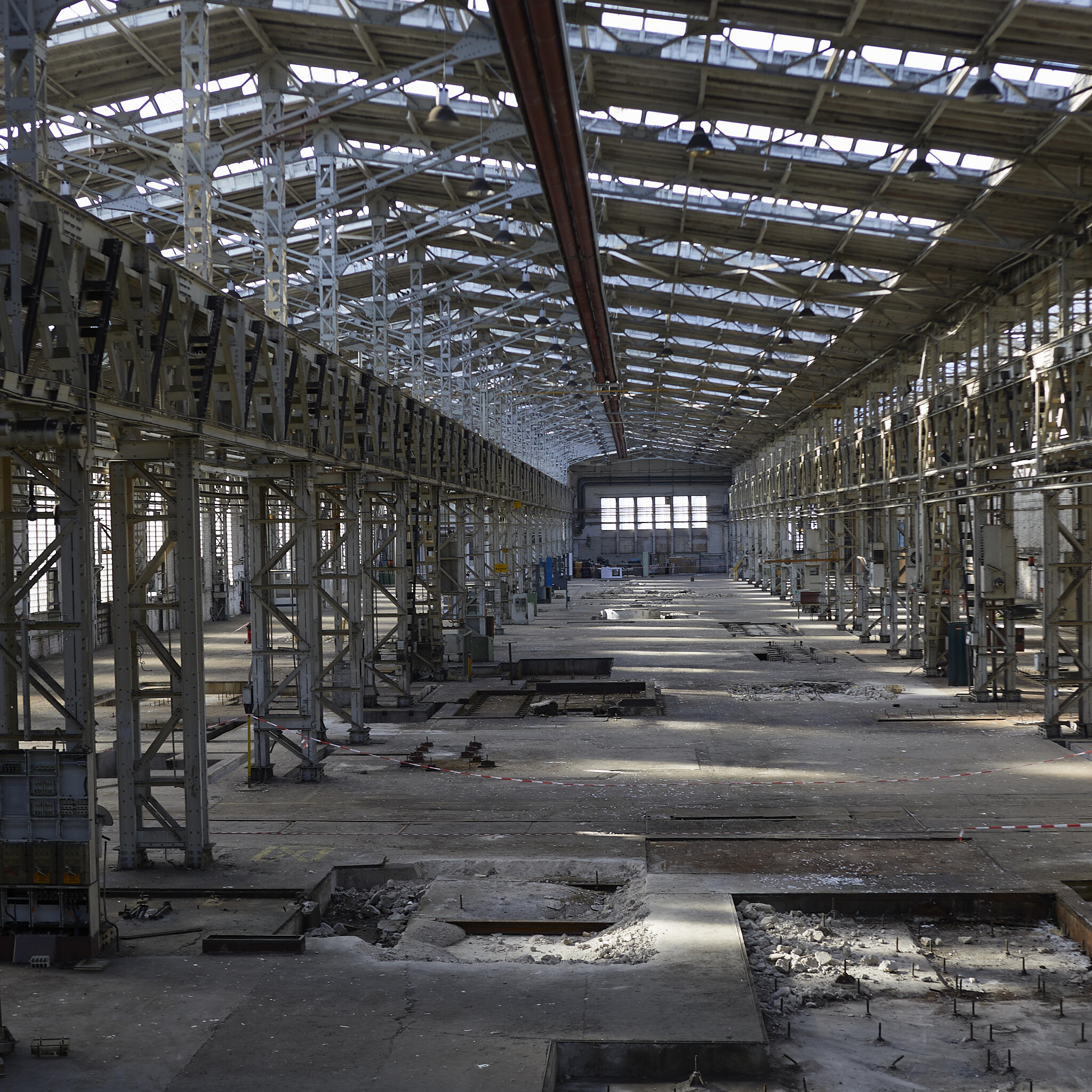 Quadratisches Foto des Seitenschiffs der Halle 70 für das Museum Selma, Blick von Norden nach Süden