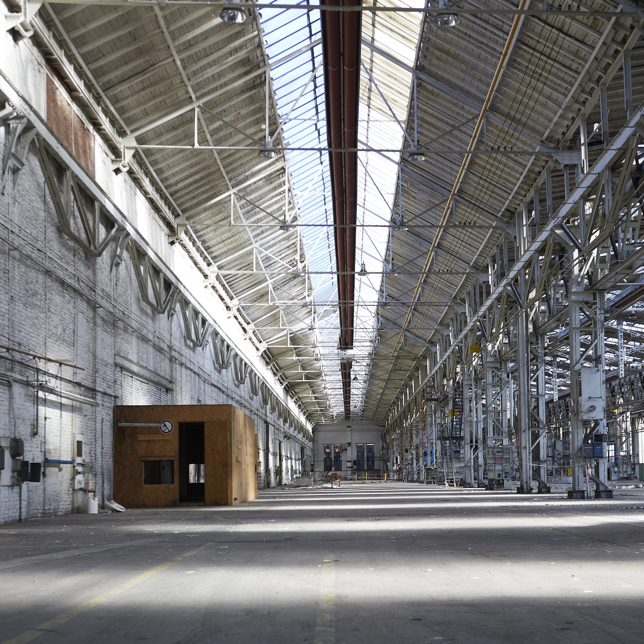 Quadratisches Foto des Seitenschiffs der Halle 70 für das Museum Selma
