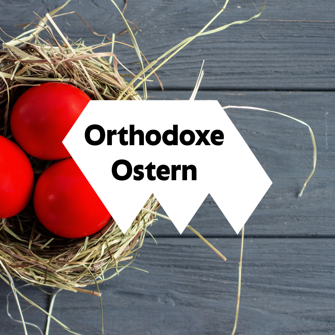 Auf dem Bild sind drei rote Eier in einem Osternest.