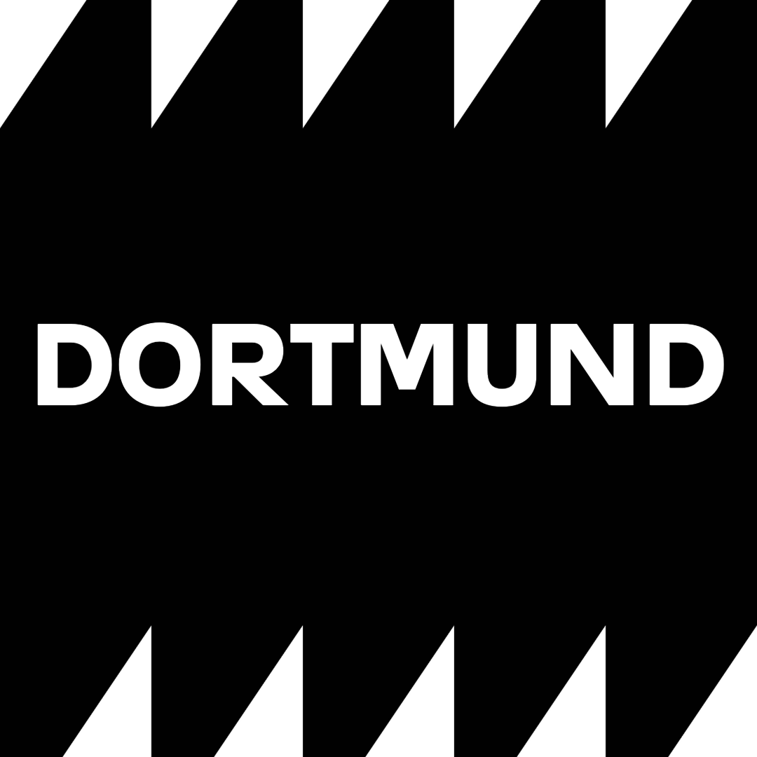 Der Schriftzug Dortmund vor schwarz-weißem Hintergrund.
