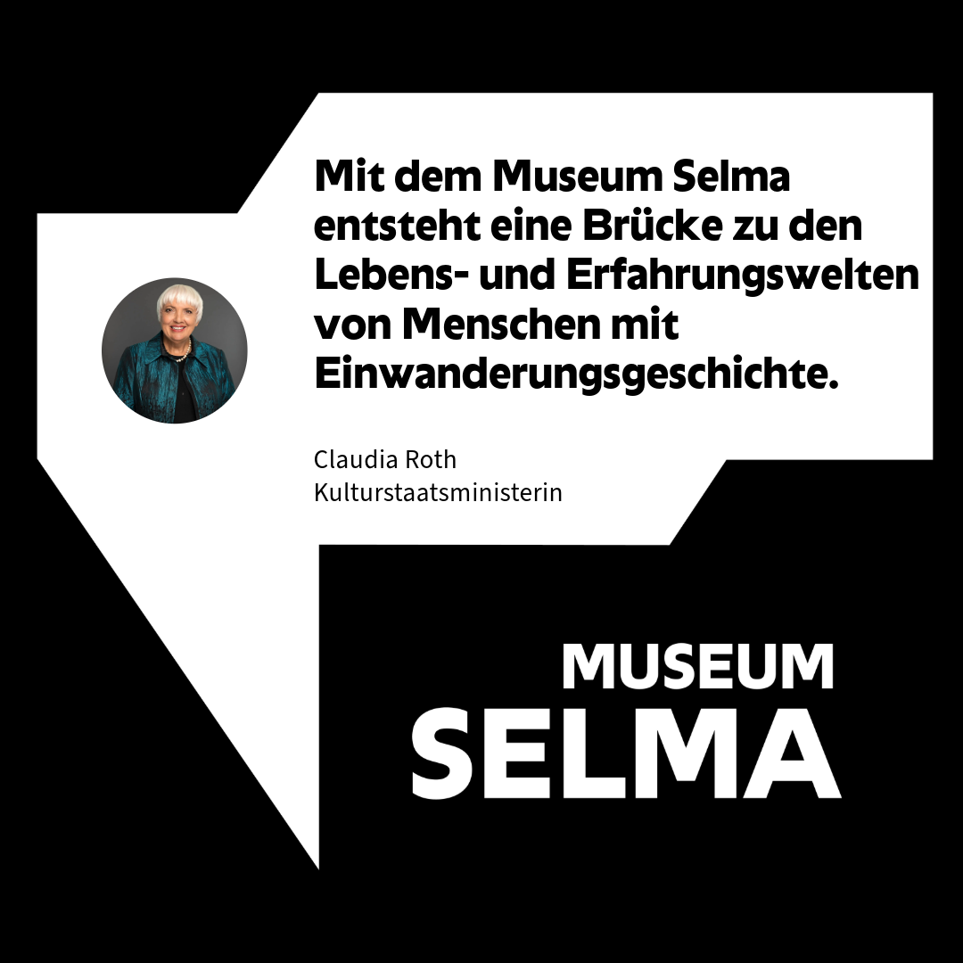 Zu sehen ist eine schwarze Kachel mit einer Sprechblase und einem Zitat.